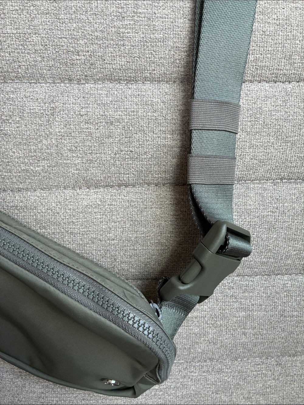 Lululemon 1L Everywhere Belt Bag (Olive or Gray) - Picture 3 of 12